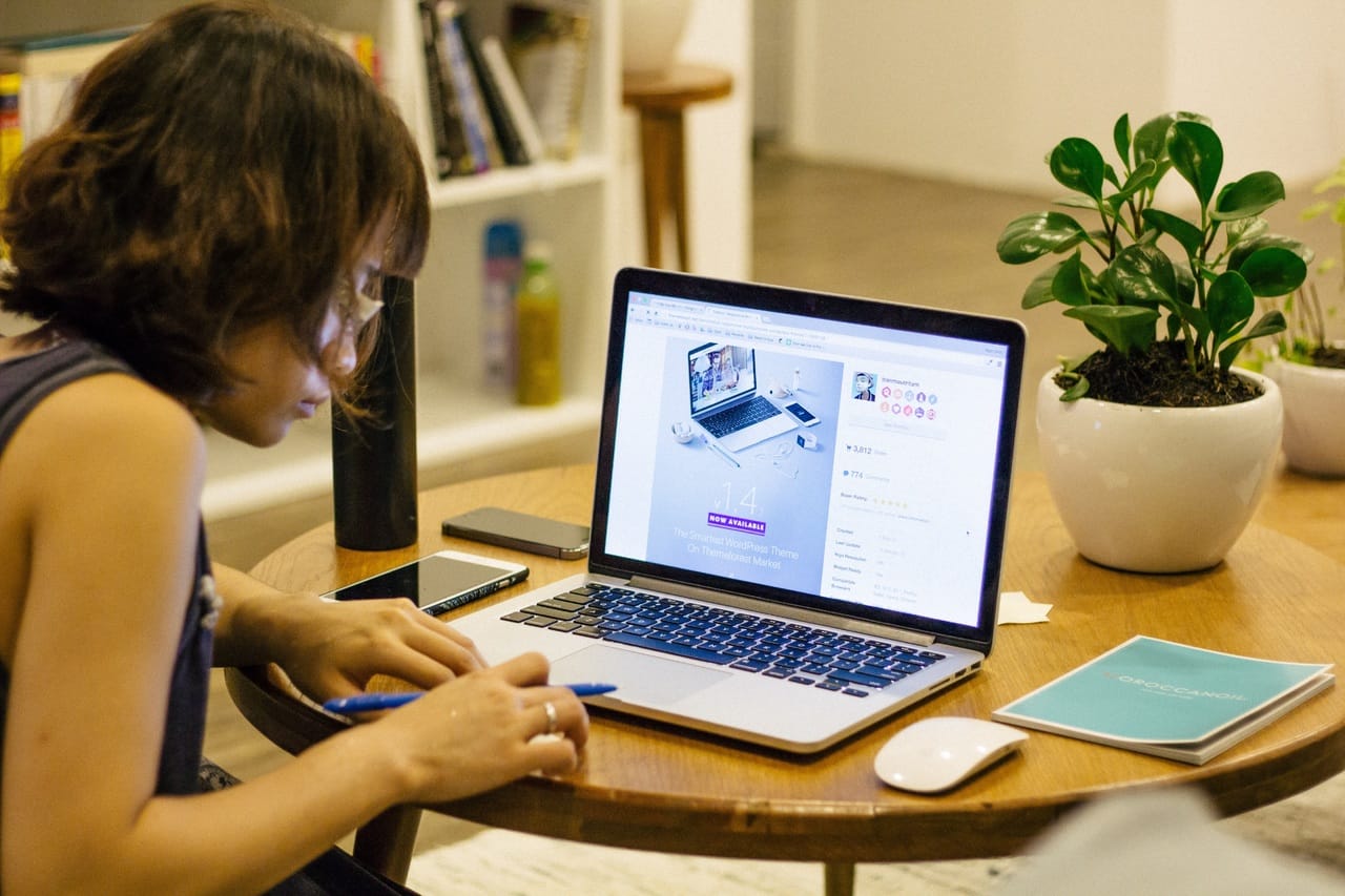 computer-writing-working-person-biology-office-1224832-pxhere.com